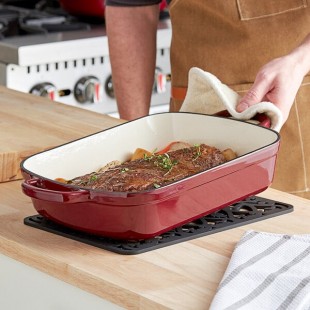 Valor 5.25 Qt. Merlot Enameled Cast Iron Roasting Pan / Casserole Dish - 13 1/2 Valor 5.25 Qt. Merlot Enameled Cast Iron Roasting Pan / Casserole Dish - 13 1/2