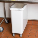 Cambro IBSF27148 26.7 Gallon / 425 Cup White Flat Top Mobile Ingredient Storage Bin with 2-Piece Sliding Lid