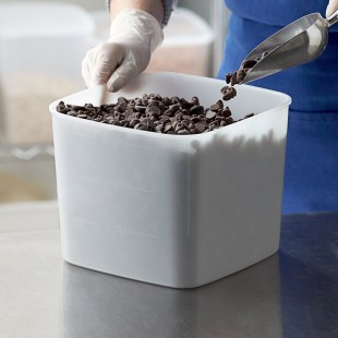 Carlisle 6 Qt. Square Polyethylene White Food Storage Container