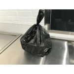 Choice 1/6 Standard Size Black Unprinted Medium-Duty Plastic T-Shirt Bag - 500/Case Choice 1/6 Standard Size Black Unprinted Medium-Duty Plastic T-Shirt Bag - 500/Case