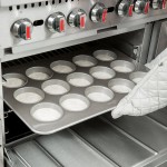 Chicago Metallic 43037 15 Cup 10 oz. Glazed Aluminized Steel Mini Cake / Oversized Muffin Pan - 17 7/8