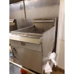 Cooking Performance Group FCPG15 Natural Gas 15 lb. Countertop Fryer - 26,500 BTU