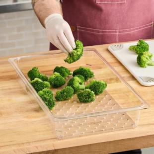 Cambro 13CLRCW135 Camwear® Full Size Clear Polycarbonate Colander Pan - 3