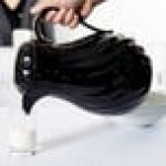 Vollrath 52174 SwirlServe 64 oz. Black Hot-N-Cold Beverage Server Vollrath 52174 SwirlServe 64 oz. Black Hot-N-Cold Beverage Server