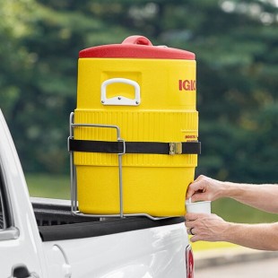 Igloo 4101 10 Gallon Yellow Insulated Beverage Dispenser / Portable Water Cooler Igloo 4101 10 Gallon Yellow Insulated Beverage Dispenser / Portable Water Cooler