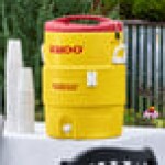 Igloo 4101 10 Gallon Yellow Insulated Beverage Dispenser / Portable Water Cooler
