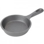 American Metalcraft CIPOV856 25 oz. Pre-Seasoned Mini Cast Iron Oval Casserole Dish American Metalcraft CIPOV856 25 oz. Pre-Seasoned Mini Cast Iron Oval Casserole Dish