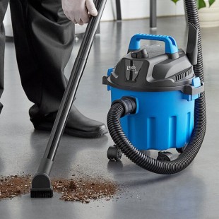Lavex 2 1/2 Gallon Poly Commercial Wet / Dry Vacuum with Toolkit - 100-120V, 1000W