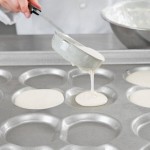 Chicago Metallic 42445 Glazed Aluminized Steel 24 Mold 2.82 oz. Clustered ePAN Hamburger Bun / Muffin Top / Cookie Pan - 17 11/16