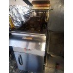 Cooking Performance Group FCPG30 Liquid Propane 30 lb. Countertop Fryer - 53,000 BTU