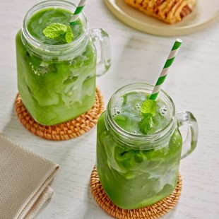 Matcha.com Organic Sweetened Matcha Latte Mix 2.2 lb. (1kg) - 15/Case Matcha.com Organic Sweetened Matcha Latte Mix 2.2 lb. (1kg) - 15/Case
