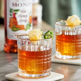 Monin Premium Hot Honey Flavoring Syrup 1 Liter - 4/Case Monin Premium Hot Honey Flavoring Syrup 1 Liter - 4/Case
