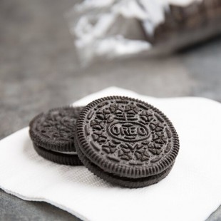 Nabisco Whole Oreo Cookies 5 oz. Sleeve - 24/Case Nabisco Whole Oreo Cookies 5 oz. Sleeve - 24/Case