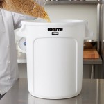 Rubbermaid® BRUTE 10 Gallon / 160 Cup White Round Ingredient Storage Bin with Lid