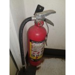 Badger Advantage ADV-550 5 lb. Dry Chemical ABC Fire Extinguisher with Wall Bracket - Untagged and Rechargeable - UL Rating 3-A:40-B:C