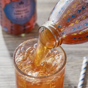 Harney & Sons Organic Black Sweet Iced Tea 16 fl. oz. - 12/Case Harney & Sons Organic Black Sweet Iced Tea 16 fl. oz. - 12/Case