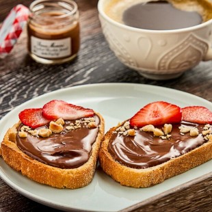 Bonne Maman Hazelnut Chocolate Spread 0.88 oz. Mini Jar - 48/Case Bonne Maman Hazelnut Chocolate Spread 0.88 oz. Mini Jar - 48/Case