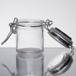 TableCraft H15S&P 1.5 oz. Resealable Salt and Pepper Shaker Glass Jar with Stainless Steel Clip-Top Lid TableCraft H15S&P 1.5 oz. Resealable Salt and Pepper Shaker Glass Jar with Stainless Steel Clip-Top Lid