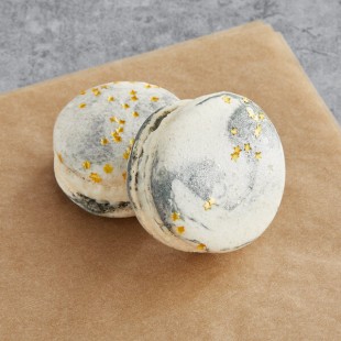 Macaron Centrale Vegan White Chocolate Peppermint Macaron - 24/Case Macaron Centrale Vegan White Chocolate Peppermint Macaron - 24/Case