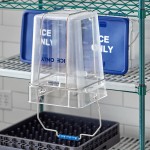 Vigor 5.5 Gallon Polycarbonate Square Ice Tote Kit with Hanging Cradle, 64 oz. Scoop, and Scoop Holder