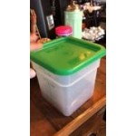 Cambro 12 Qt. Clear Round Polycarbonate Food Storage Container RFSCW12135 - 6/Case