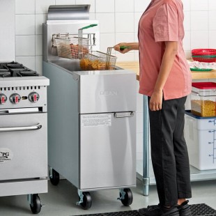 Dean by Frymaster GF40 Open Pot Natural Gas Floor Fryer 50 lb. - 122,000 BTU Dean by Frymaster GF40 Open Pot Natural Gas Floor Fryer 50 lb. - 122,000 BTU