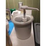 Cambro 1.7 Qt. Black Insulated ColdFest Condiment Dispenser Kit with Standard Pump and Cover Cambro 1.7 Qt. Black Insulated ColdFest Condiment Dispenser Kit with Standard Pump and Cover
