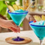 Acopa Tropic 24 oz. Martini Glass with Blue Rim and Base - 12/Case Acopa Tropic 24 oz. Martini Glass with Blue Rim and Base - 12/Case