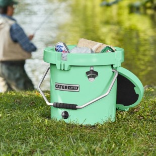 CaterGator CCG20SF Seafoam 20 Qt. Round Rotomolded Outdoor Cooler / Ice Chest CaterGator CCG20SF Seafoam 20 Qt. Round Rotomolded Outdoor Cooler / Ice Chest