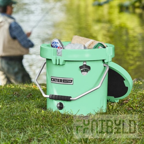 CaterGator CCG20SF Seafoam 20 Qt. Round Rotomolded Outdoor Cooler / Ice Chest