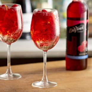 DaVinci Gourmet Sugar-Free Raspberry Flavoring / Fruit Syrup 750 mL - 4/Case DaVinci Gourmet Sugar-Free Raspberry Flavoring / Fruit Syrup 750 mL - 4/Case