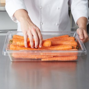 Rubbermaid® FG330700CLR Clear Polycarbonate Food Storage Box - 18 Rubbermaid® FG330700CLR Clear Polycarbonate Food Storage Box - 18