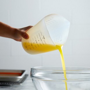 TableCraft HSMC34 1 Qt. (4 Cups) Flexible Silicone 3-Sided Measuring Cup