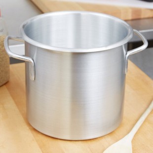 Vollrath 4302 Wear-Ever 9 Qt. Classic Aluminum Rolled Edge Stock Pot Vollrath 4302 Wear-Ever 9 Qt. Classic Aluminum Rolled Edge Stock Pot