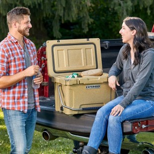 CaterGator CG20SPB Beige 20 Qt. Rotomolded Outdoor Cooler / Ice Chest CaterGator CG20SPB Beige 20 Qt. Rotomolded Outdoor Cooler / Ice Chest