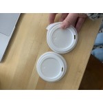 Choice White Hot Paper Cup Travel Lid with Hinged Tab for 10-24 oz. Standard Cups and 8 oz. Squat Cups - 1,000/Case