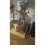 Avantco MX10WFB 10 Qt. Planetary Stand Mixer with Guard, Standard Accessories, & Flexible Silicone Blade Scraper - 120V, 3/4 hp