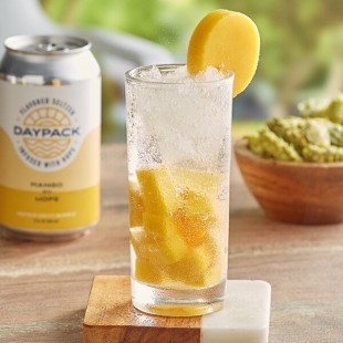 DayPack Mango Non-Alcoholic Sparkling Hop Water 12 fl. oz. - 24/Case DayPack Mango Non-Alcoholic Sparkling Hop Water 12 fl. oz. - 24/Case