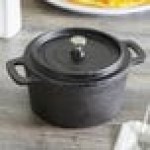 American Metalcraft CIPR5526 26.5 oz. Pre-Seasoned Mini Cast Iron Pot with Cover