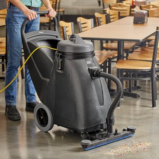 Clarke Summit Pro 18SQ 18 Gallon Wet / Dry Vacuum with Squeegee and Tool Kit - 110V Clarke Summit Pro 18SQ 18 Gallon Wet / Dry Vacuum with Squeegee and Tool Kit - 110V