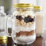 Acopa Rustic Charm 16 oz. Drinking Jar / Mason Jar with Handle and Gold Metal Lid - 12/Case