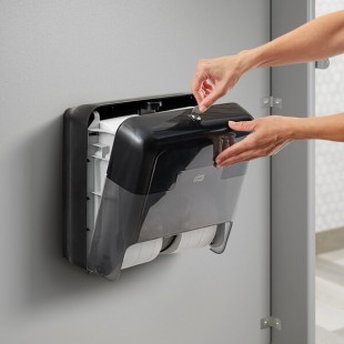 Tork OptiServe 473628 Coreless Black Four Roll Toilet Tissue Dispenser T7 / T5 Tork OptiServe 473628 Coreless Black Four Roll Toilet Tissue Dispenser T7 / T5