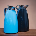 Service Ideas Classy 33.8 oz. Blue Powder-Coated Stainless Steel Glass Insulated Coffee Carafe / Server with Push-Button Lid CJZ1BLU