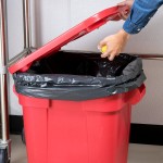 Rubbermaid® FG352900RED BRUTE Snap-Lock 28 Gallon Red Square Lid