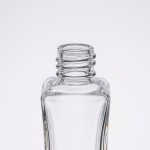TableCraft 81 2 oz. Metro Glass Salt and Pepper Shaker with Nickel Plated Steel Top - 24/Case TableCraft 81 2 oz. Metro Glass Salt and Pepper Shaker with Nickel Plated Steel Top - 24/Case