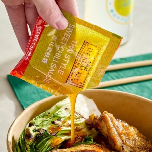 Lee Kum Kee Thai Style Sweet Chili Sauce Packet 1 oz. - 300/Case Lee Kum Kee Thai Style Sweet Chili Sauce Packet 1 oz. - 300/Case