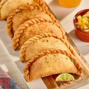 White Toque Ready-to-Fry Empanada Dough Disc 5 1/2