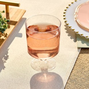 Visions 8 oz. 1-Piece Clear Plastic Wine Cup - 240/Case Visions 8 oz. 1-Piece Clear Plastic Wine Cup - 240/Case