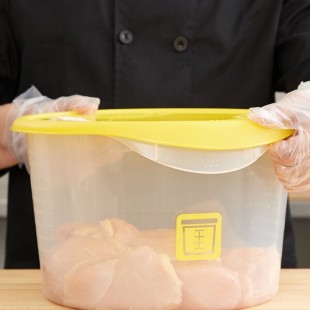 Rubbermaid® 12, 18, and 22 Qt. Yellow Round Polyethylene Food Storage Container Lid Rubbermaid® 12, 18, and 22 Qt. Yellow Round Polyethylene Food Storage Container Lid