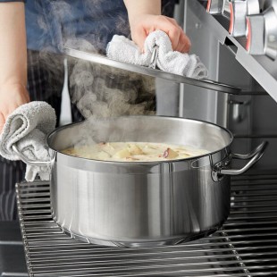 Vigor SS1 Series 8 Qt. Stainless Steel Brazier with Aluminum-Clad Bottom and Cover Vigor SS1 Series 8 Qt. Stainless Steel Brazier with Aluminum-Clad Bottom and Cover